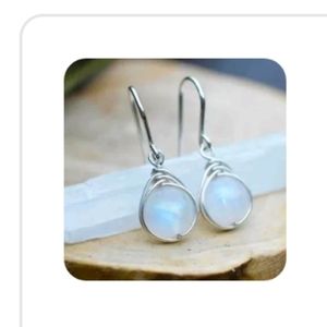 Vintage Earrings with white Opal drop